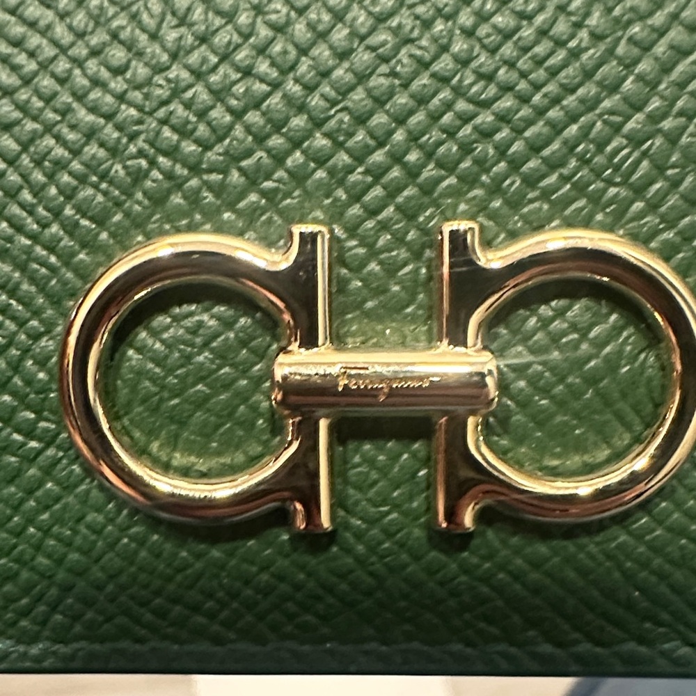 NWOT Salvatore Ferragamo Forest Green Leather Card Holder - Picture 6 of 7